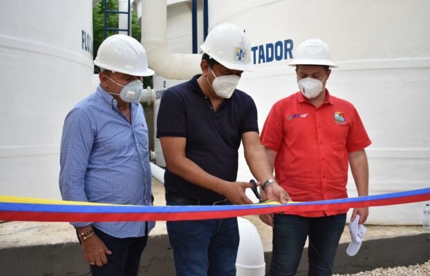 GERENTE Y GOBERNADOR DE SUCRE INAUGURAN PLANTA DE TRATAMIENTO QUE GARANTIZA AGUA POTABLE EN SANTIAGO TOLÚ