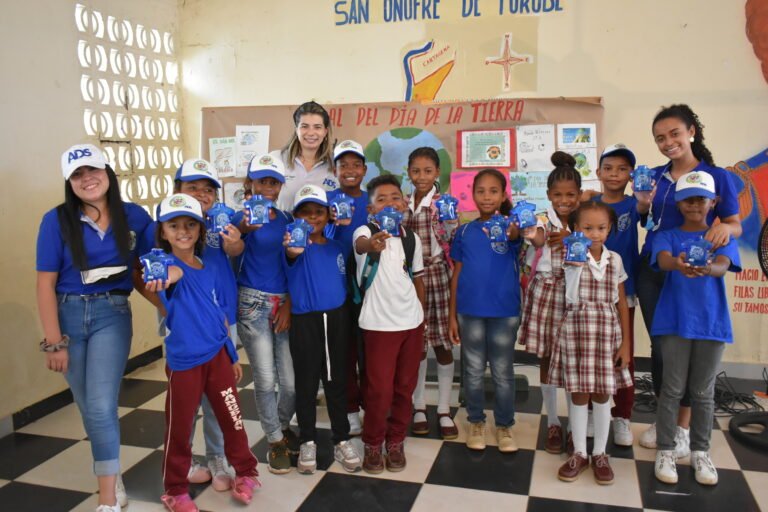 CAPACITAMOS A ESTUDIANTES Y PADRES DE FAMILIA SOBRE CULTURA DE PAGO Y AHORRO DEL AGUA